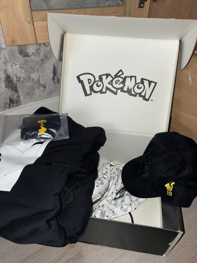 Pokémon 25th Anniversary Limited Edition Box, Ophalen, Nieuw