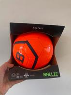 Ballie Touzani, Sport en Fitness, Voetbal, Maat M, Ophalen of Verzenden, Nieuw, Bal
