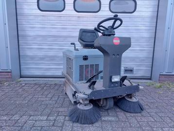 Veegmachine Nilfisk SR1100 Hybride zelfrijdend honda motor beschikbaar voor biedingen