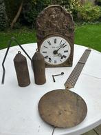 Comtoiseklok ankergang met harpslinger 1880 'vuil', Antiek en Kunst, Antiek | Klokken, Ophalen of Verzenden