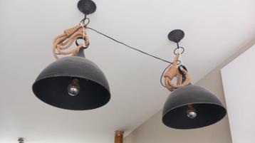 Industriele zwarte hanglampen  beschikbaar voor biedingen