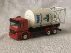 Mercedes Actros vrachtwagen met silo van Knaufgips, Ophalen of Verzenden, Bus of Vrachtwagen, SIKU