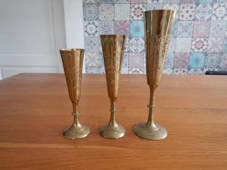 Set 3 Bekers op voet Aftabe India Bedrukt, Antiek en Kunst, Antiek | Koper en Brons, Koper, Ophalen of Verzenden