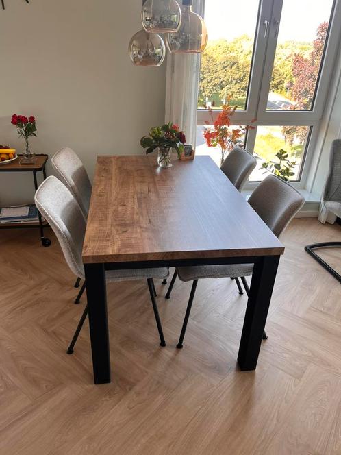 4 eetkamerstoelen jaar oud, Huis en Inrichting, Tafels | Eettafels, Zo goed als nieuw, Vijf personen of meer, Rond, Metaal, Ophalen