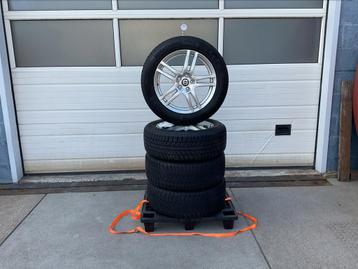 Volvo - CX 40.   Goodyear.   Winterset.  235 - 55 - 18. beschikbaar voor biedingen