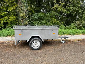 Aanhangwagen met klep beschikbaar voor biedingen