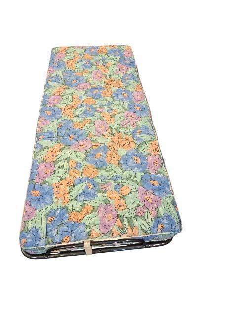 Vintage opklapbed bloemmotief bed daybed inklapbaar, Huis en Inrichting, Slaapkamer | Beddengoed, Gebruikt, Overige typen, Eenpersoons