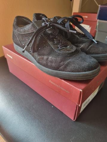 Mooie zwarte Hassia sneakers in goede staat  in mt 38 beschikbaar voor biedingen