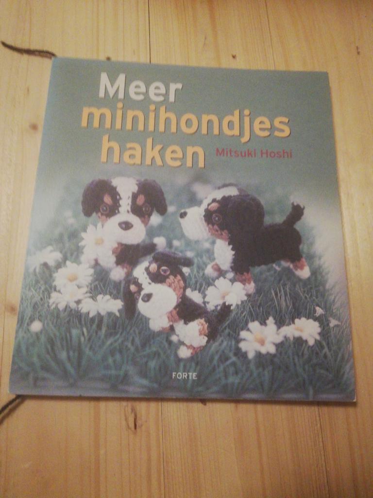 Mitsuki Hoshi - Meer minihondjes haken, Breien en Haken, Mitsuki Hoshi, Ophalen of Verzenden, Zo goed als nieuw