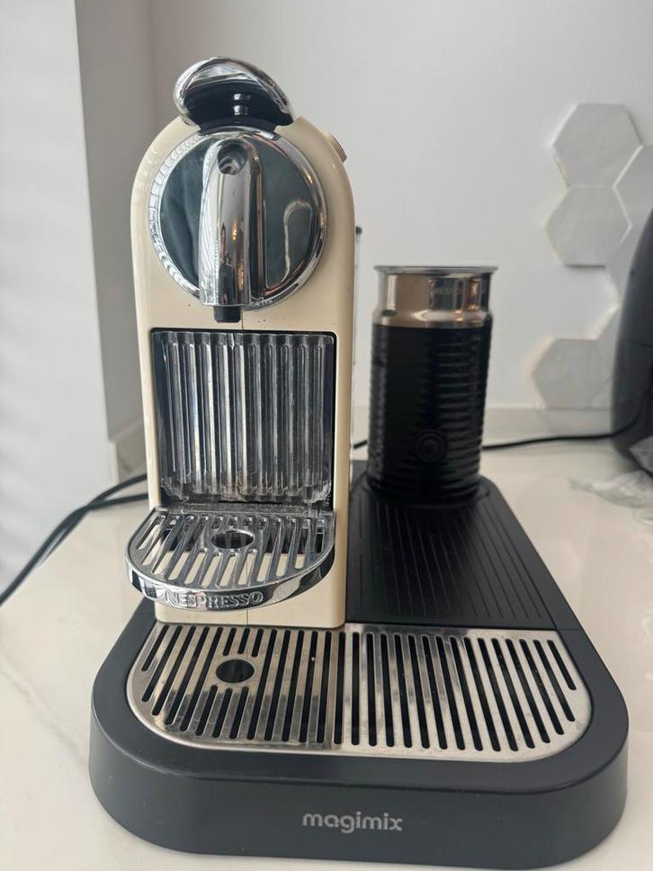 Nespresso Magimix M190 Milk - Espresso Machine, Witgoed en Apparatuur, Koffiezetapparaten, Gebruikt, Koffiepads en cups, Espresso apparaat