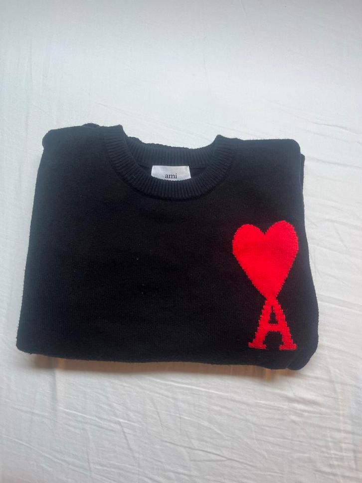 AMI Paris Trui - Zwart met Rood Hart - Maat s, Kleding | Heren, Truien en Vesten, Nieuw, Maat 48/50 (M), Zwart, Ophalen of Verzenden