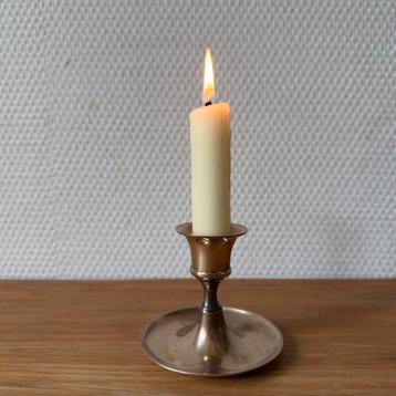 Kleine Lage Vintage Messing Kandelaar, Kaarsenhouder beschikbaar voor biedingen