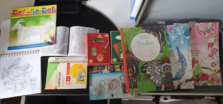 Koffer vol met kleur- en knutsel spullen, Hobby en Vrije tijd, Tekenen, Nieuw, Ophalen of Verzenden