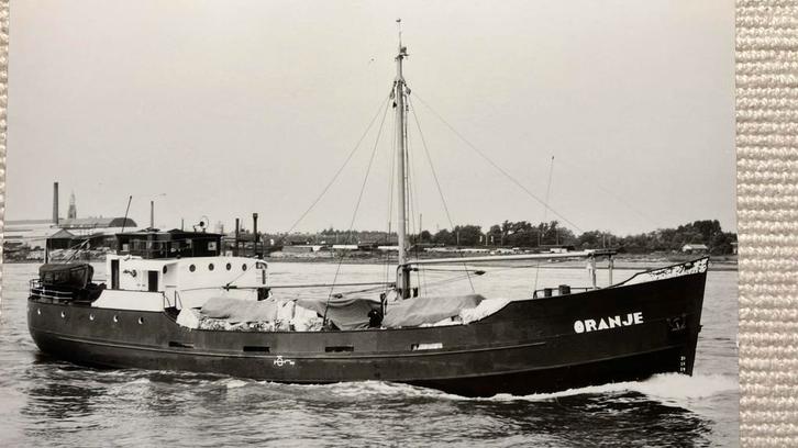 Oranje   1937  Gebr van Diepen Amons  Maassluis, Verzamelen, Scheepvaart, Zo goed als nieuw, Kaart, Foto of Prent, Ophalen of Verzenden