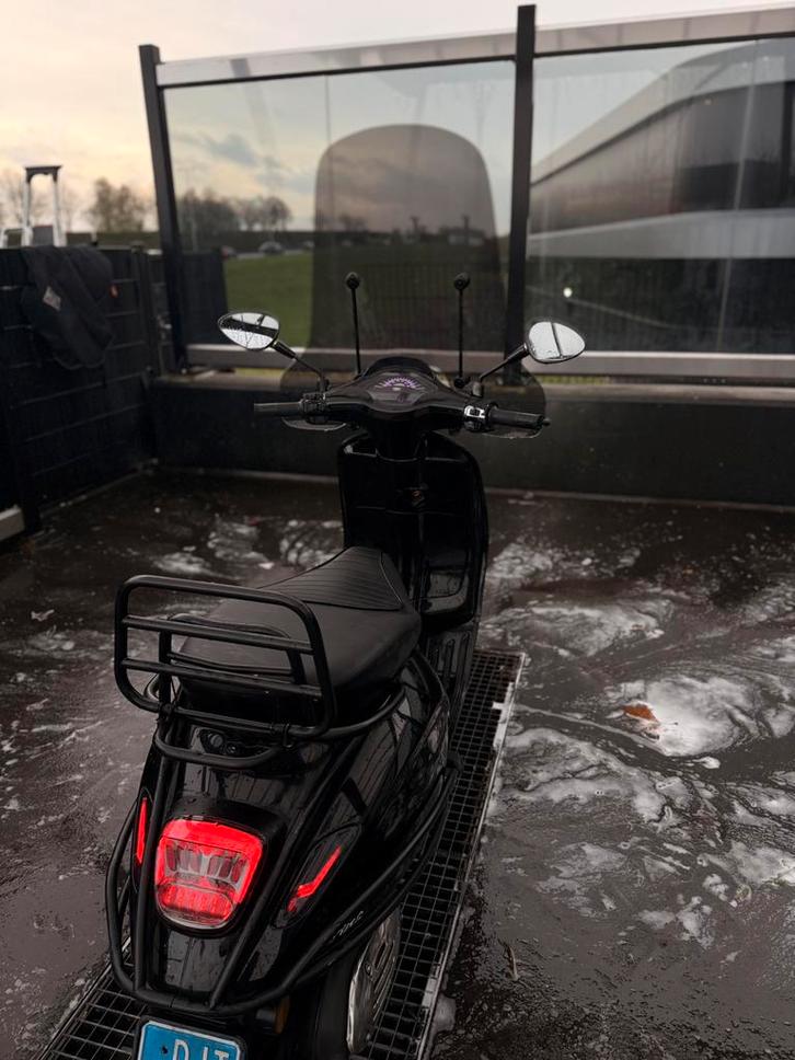 Vespa sprint, onderhandelen kan altijd!, Fietsen en Brommers, Scooters | Vespa, Zo goed als nieuw, Vespa S, Maximaal 45 km/u, Benzine