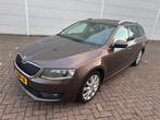 Skoda Octavia 1.6 TDI 81KW Combi 2014 Leder|Keyless |Xenon|, Auto's, Skoda, Voorwielaandrijving, Euro 5, 4 cilinders, Bruin