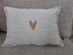 Erg mooi beige kussen van zusss met gouden hart kussentje, Ophalen of Verzenden, Zo goed als nieuw, Beige, Rechthoekig