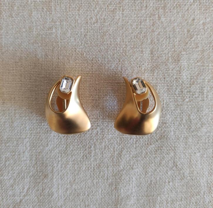 Vintage goudkleurige clip oorbellen., Sieraden, Tassen en Uiterlijk, Oorbellen, Zo goed als nieuw, Overige materialen, Goud, Ophalen of Verzenden