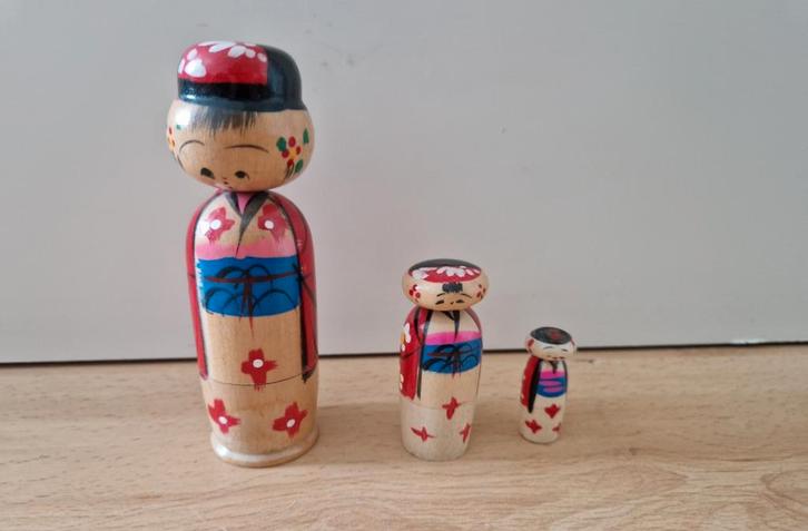 Kokeshi Japanse vintage retro poppen hout bobblehead 3 stuks, Antiek en Kunst, Kunst | Beelden en Houtsnijwerken, Ophalen of Verzenden