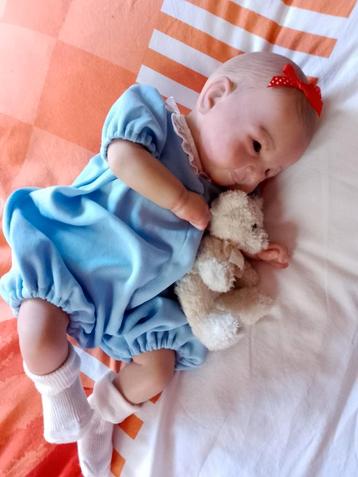 Prachtige rebornbaby is echt een knuffelbaby beschikbaar voor biedingen