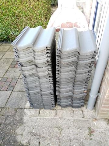 60 Nieuwe beton Dakkpannen 5,5 tot 6,2 vierkante meter.  beschikbaar voor biedingen