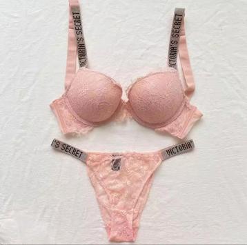 Victoria's Secret Setjes, allen nog beschikbaar beschikbaar voor biedingen