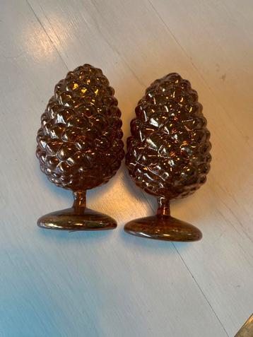 Goudbruine Dennenappels - Kerstdecoratie beschikbaar voor biedingen