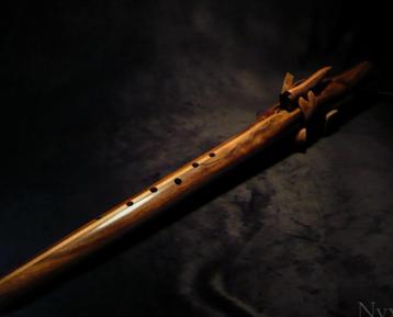 Native Flute F# - Zwarte walnoot met kauri beschikbaar voor biedingen