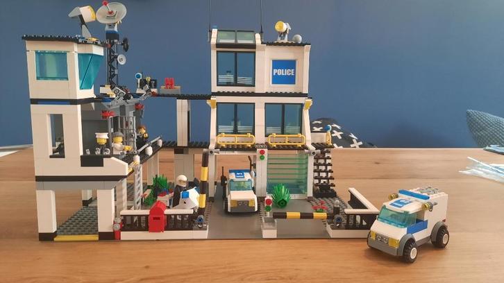 LEGO Politiebureau 7744, Kinderen en Baby's, Speelgoed | Duplo en Lego, Gebruikt, Lego, Complete set, Ophalen of Verzenden
