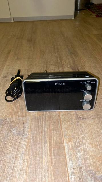 Philips digitale klok wekker (model: aj3551/12) beschikbaar voor biedingen