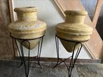 2 grote kruiken op metalen onderstel. Circa 76cm hoog.., Ophalen, Gebruikt