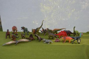 19 pvc dinosaurussen in verschillende soorten en maten