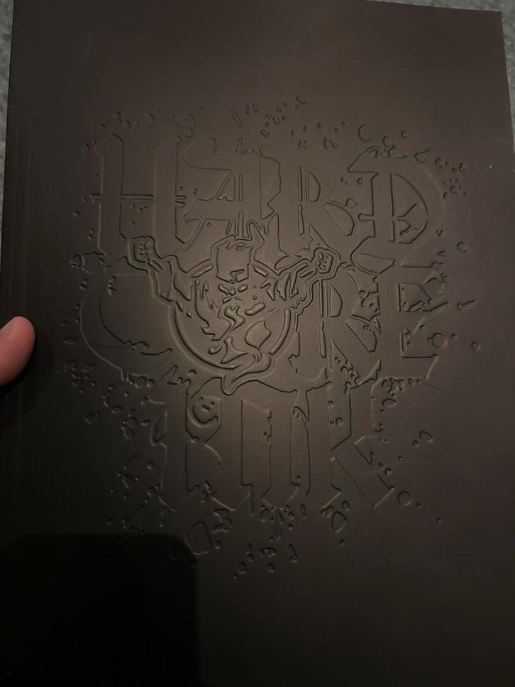 Thunderdome - Hardcore Ink (boek), Boeken, Biografieën, Zo goed als nieuw, Ophalen of Verzenden