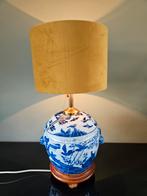 Vintage Chinese vaaslamp / dekselpot, blauw/ wit, voet hout, Ophalen of Verzenden, Gebruikt, Overige materialen, Minder dan 50 cm