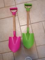 Twee leuke kunststof schepjes met houten steel, Ophalen, Gebruikt