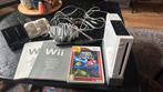 Nintendo Wii RVL-001 + Oplaadstations + Super Mario Galaxy, Ophalen of Verzenden, Gebruikt, Zonder controller, Met games