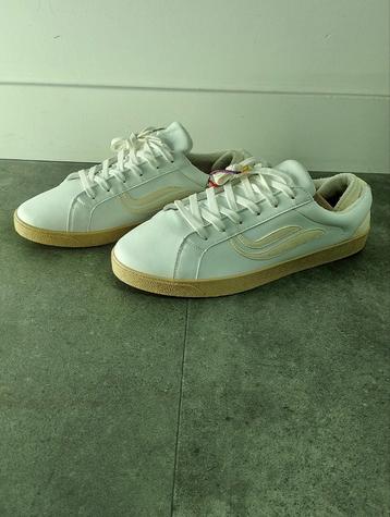 Genesis Witte Sneakers Maat 47 maar valt als 46 beschikbaar voor biedingen