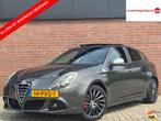 Alfa Romeo Giulietta 1.7 TBi | NL-AUTO! | 1E EIG! | DEALER!, Auto's, Alfa Romeo, 4 cilinders, Bedrijf, Handgeschakeld, Zilver of Grijs