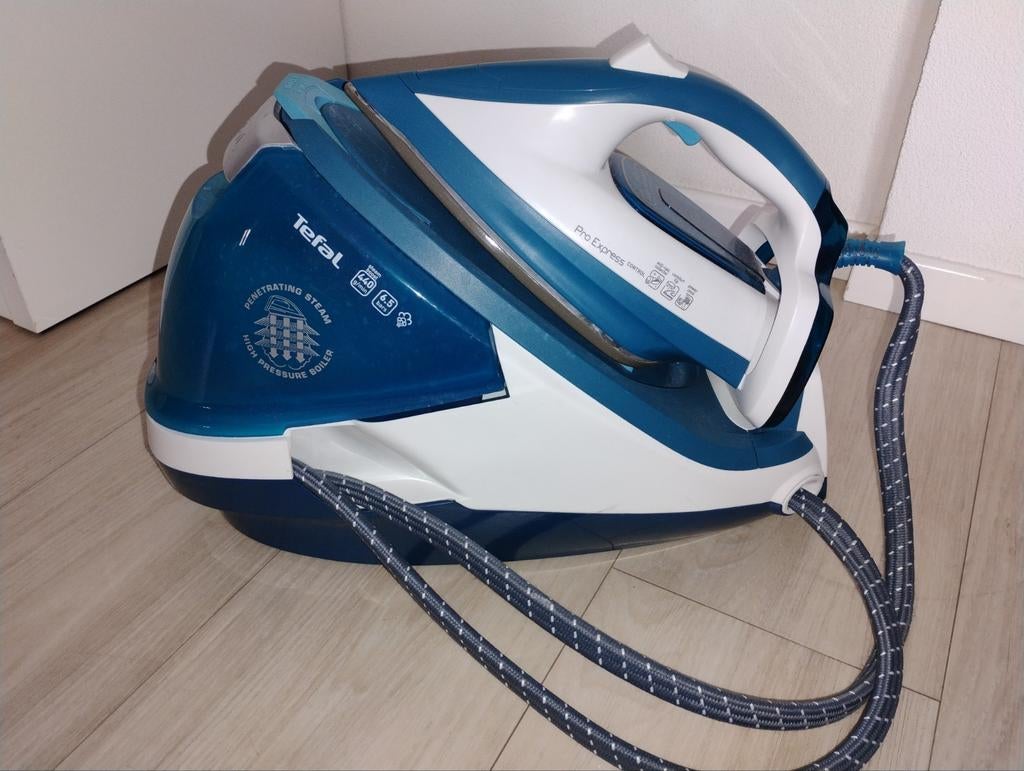 Zeer weinig gebruikte Tefal stoomstrijkijzers model GV8963, Ophalen, Zo goed als nieuw, Strijkijzer met snoer