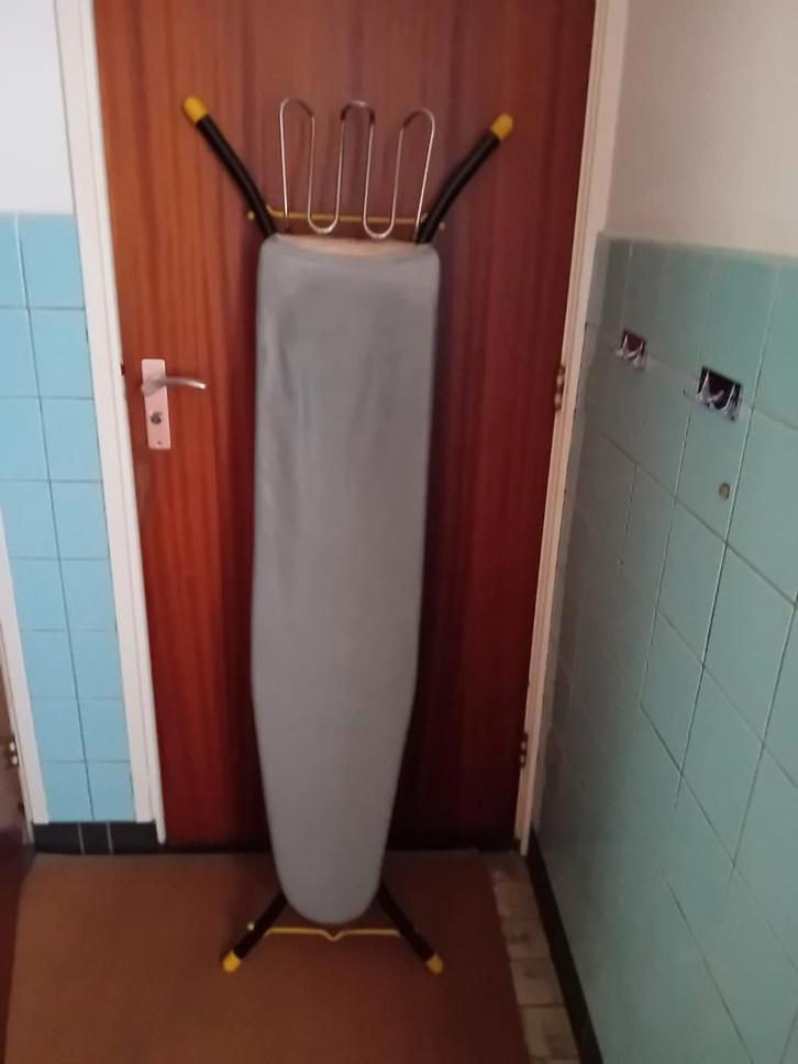 Vintage Strijkplank merk perla.- Charmant en Functioneel!, Witgoed en Apparatuur, Strijkijzers en Strijkplanken, Gebruikt, Strijkijzer met snoer