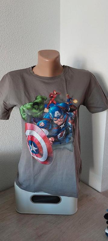 T-shirt Marvel Superhelden 158/164.
 Disneyland Parijs beschikbaar voor biedingen