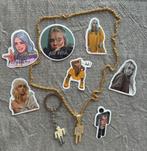 Nieuwe Billie Eilish Blohsh ketting en sleutelhanger goud, Sieraden, Tassen en Uiterlijk, Kettingen, Verzenden, Nieuw, Goud, Overige materialen