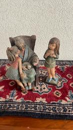 Oma in stoel met meisje en kat en los meisje en bal, Ophalen