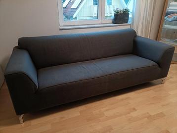 Leuke grijze bank - bijna gratis! beschikbaar voor biedingen