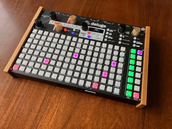 Synthstrom Deluge, Muziek en Instrumenten, Synthesizers, Zo goed als nieuw, Overige aantallen, Overige merken, Met koffer of flightcase