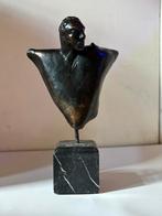 Bronzen buste op marmeren sokkel - modern kunstbeeld - brons, Ophalen of Verzenden