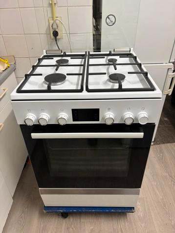 Witte Fornuis Bosch - 3D HeteLucht - Incl Gasslang beschikbaar voor biedingen