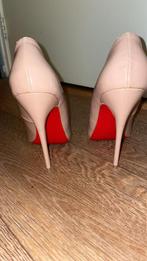 Christian Louboutin Hakken - Maat 41 (valt kleiner), Kleding | Dames, Schoenen, Ophalen of Verzenden, Zo goed als nieuw, Beige