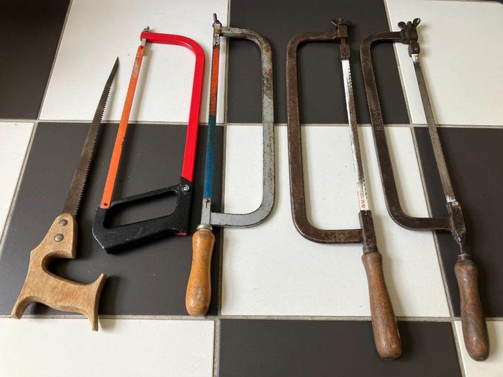 IJzerzaag beugelzaag 4 stuks + 1 schrobzaag zagen Zie foto’s, Doe-het-zelf en Verbouw, Gereedschap | Handgereedschap, Zo goed als nieuw