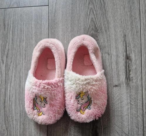 Unicorn sloffen maat 30-31, Kinderen en Baby's, Kinderkleding | Schoenen en Sokken, Zo goed als nieuw, Overige typen, Meisje, Verzenden